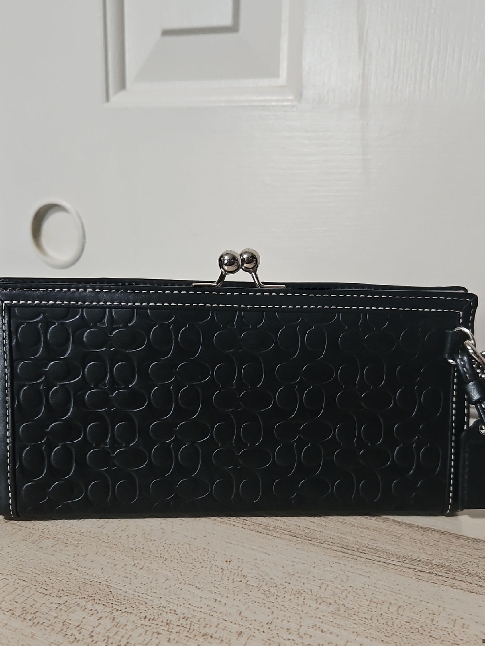 Coach NWOT Y2K Black Embossed Signature Leather Kisslock Wristlet Clutch - Picture 2 of 10